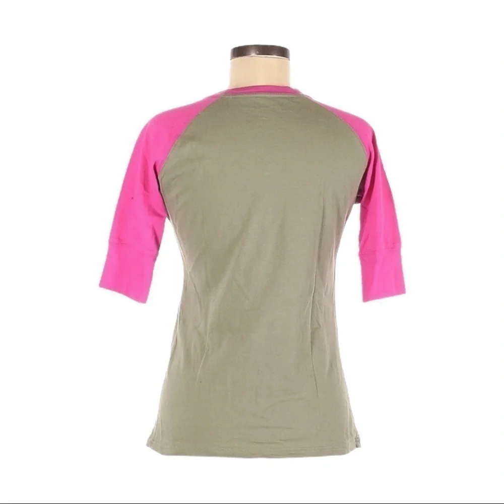 🌺 Nike Grey and Pink 3/4 Raglan Sleeve Active Top M